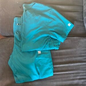 Uniform Advantage Buttersoft Scrub Set